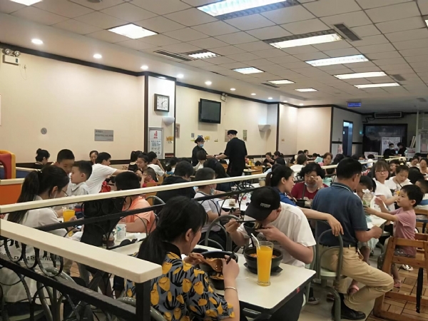 康德專注于食品調(diào)味料已十八年有余，一直注重出品的安全、穩(wěn)定，強(qiáng)調(diào)給商家?guī)?lái)廚師便捷,出品穩(wěn)定，減少能耗，安全有保障！歡迎有意合作老板質(zhì)詢來(lái)工廠考察！